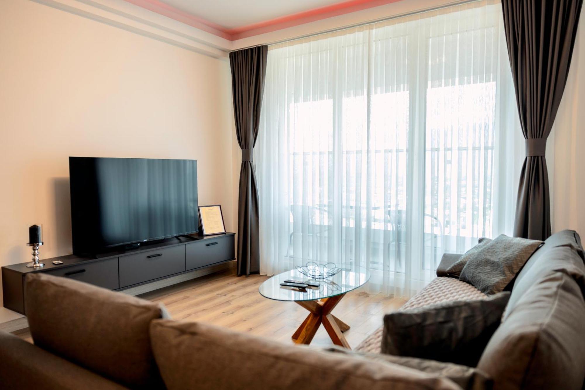 33rd Floor Twin In Cevahir Sky Complex With Pool, Spa, Fitness And Parking Included In Price Skopje